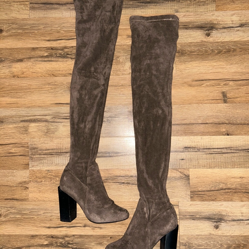 Steve Madden taupe suede Boots